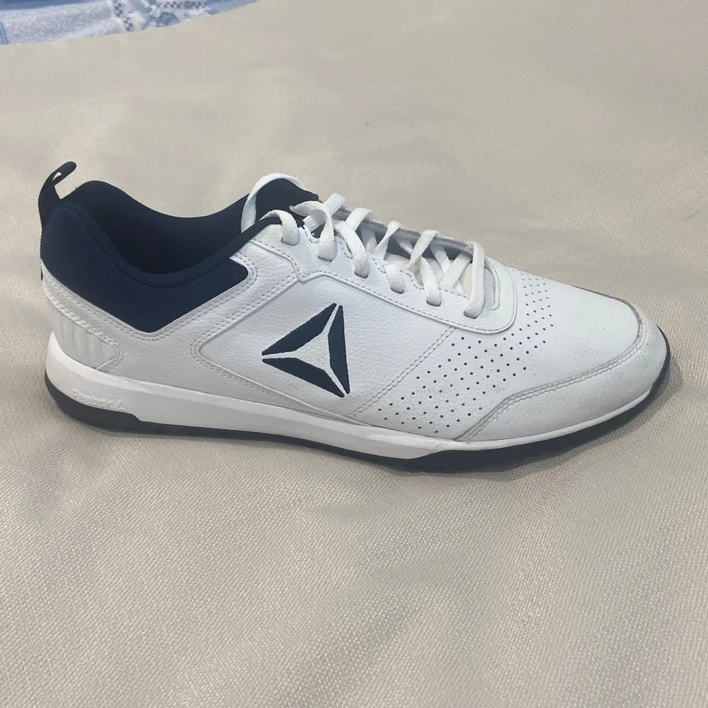 Reebok Men's White and Dark Blue Athletic Shoes. Size 10,5